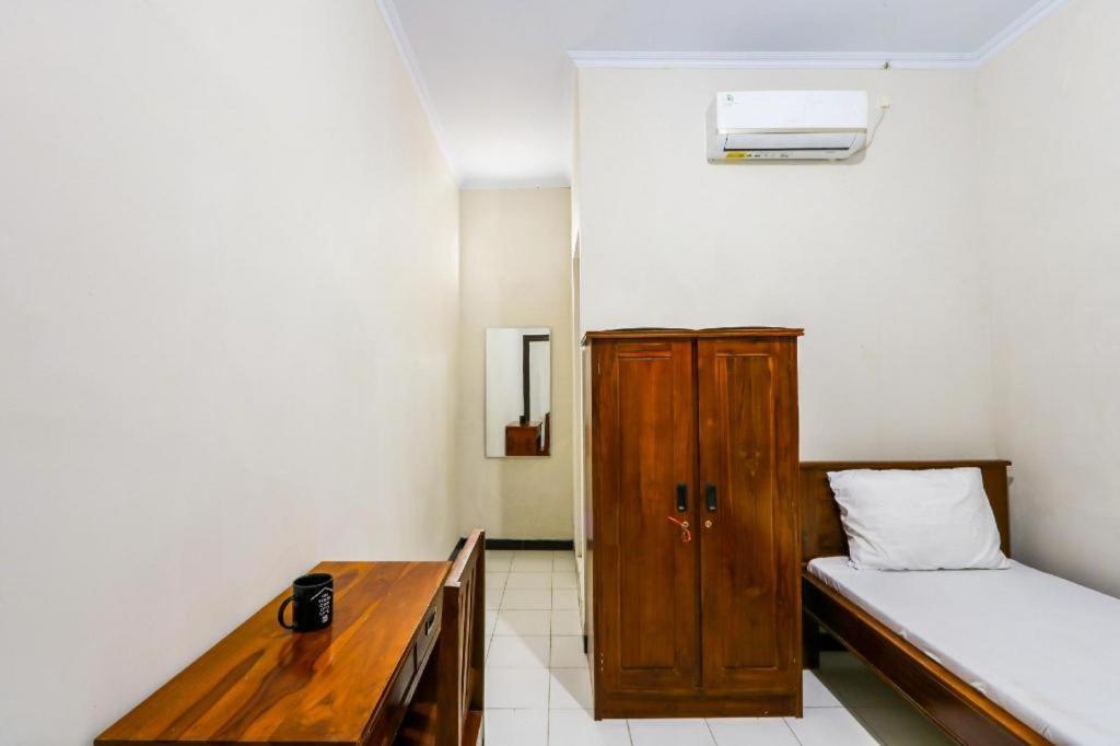 Hotel Oyo 3187 Kost Putri Bu Chris Jembel Zewnętrze zdjęcie
