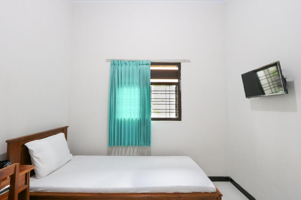 Hotel Oyo 3187 Kost Putri Bu Chris Jembel Zewnętrze zdjęcie