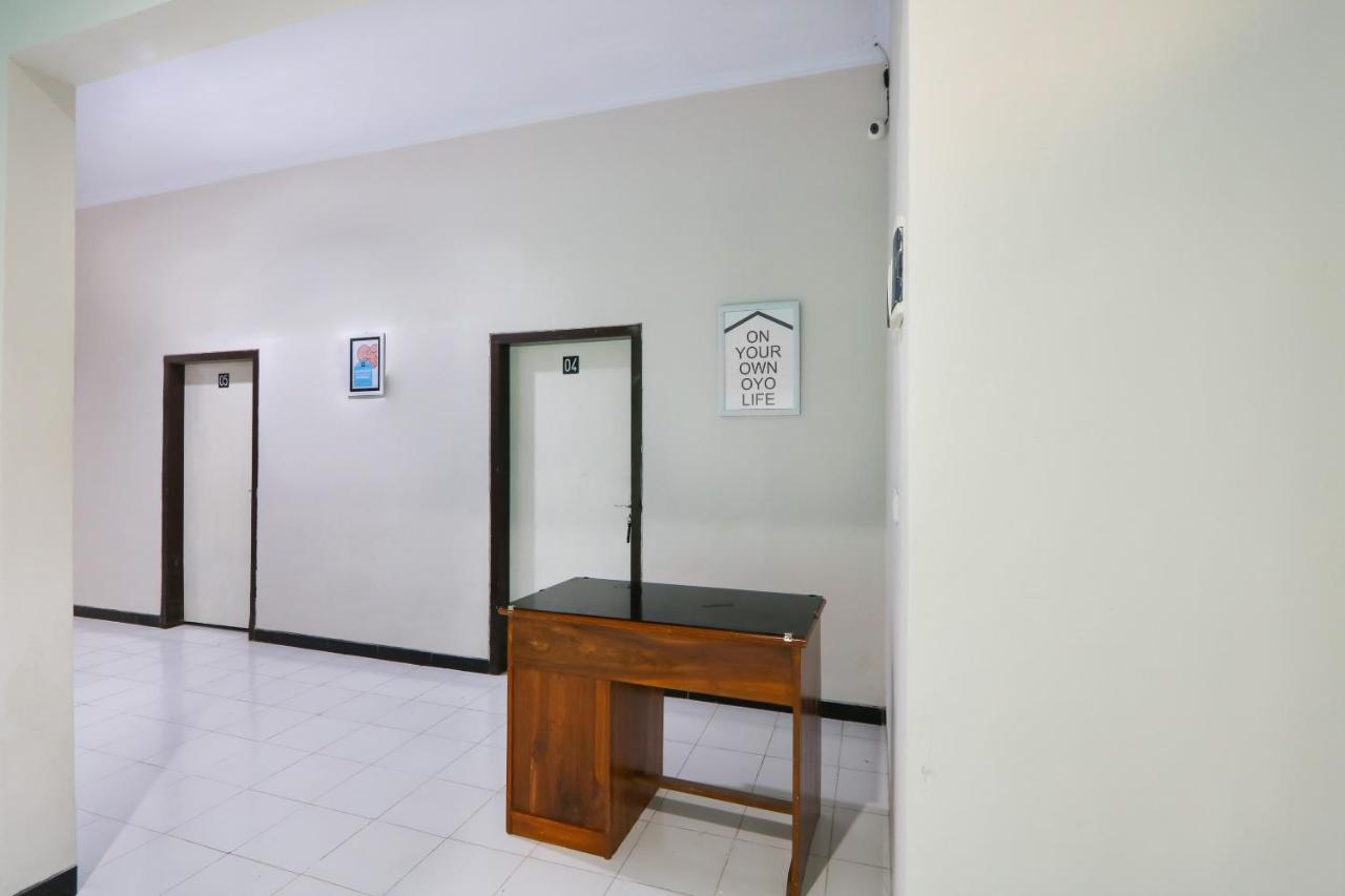 Hotel Oyo 3187 Kost Putri Bu Chris Jembel Zewnętrze zdjęcie